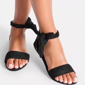 NIB Ivanka Trump Carthe Flat Sandal In Black Size 7.5